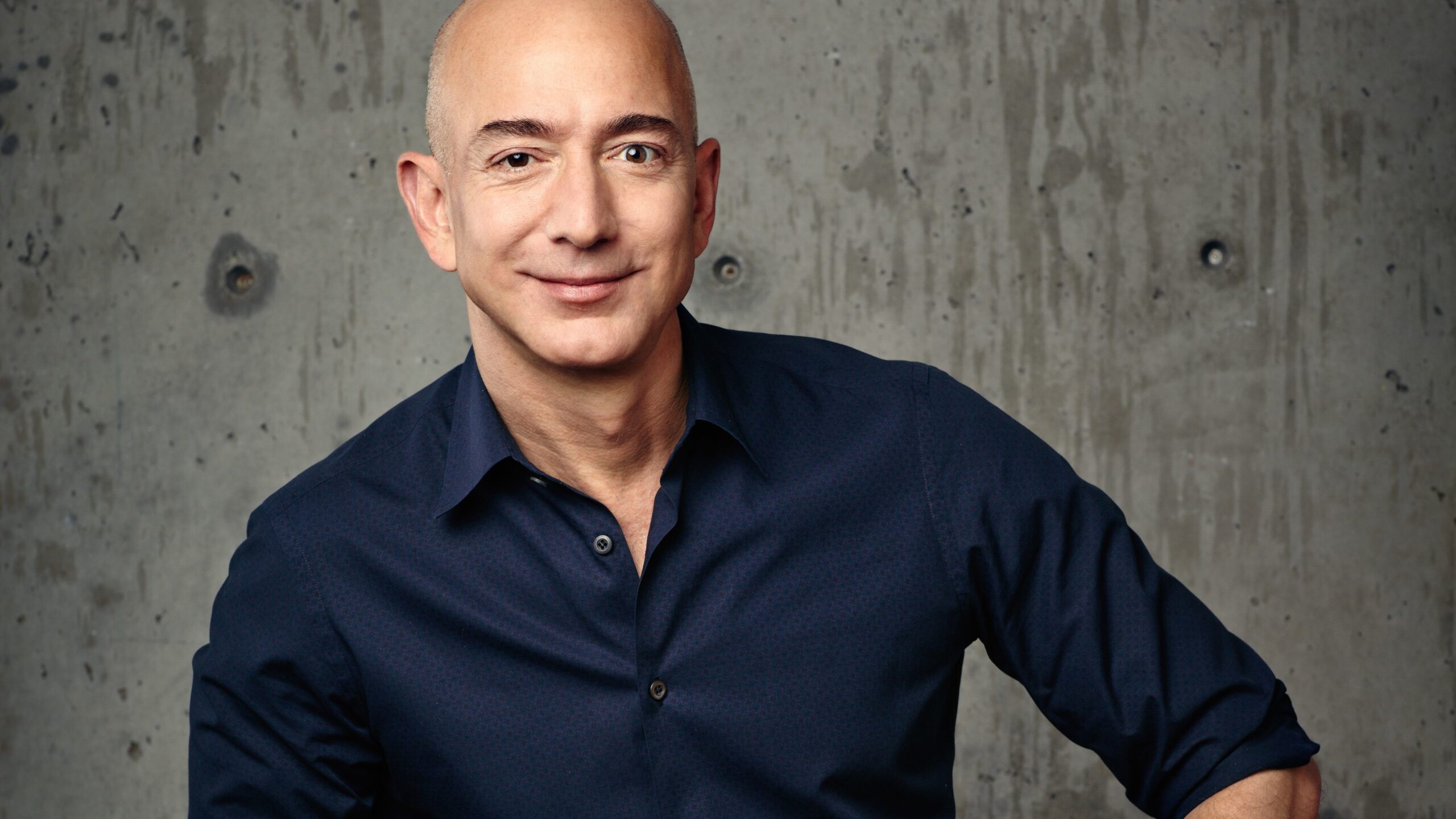 Amazon: Jeff Bezos gibt CEO-Posten ab / Rekordzahlen für 2020